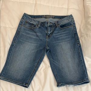 Knee length denim short